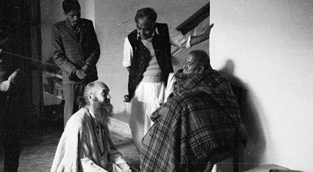 Ram-Dass-and-Maharaji-w-Dad2-730x400