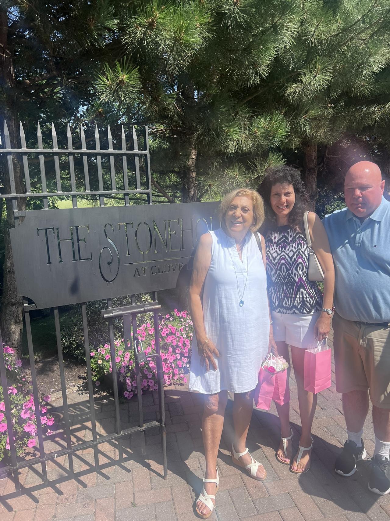 gate with mo rose and pete