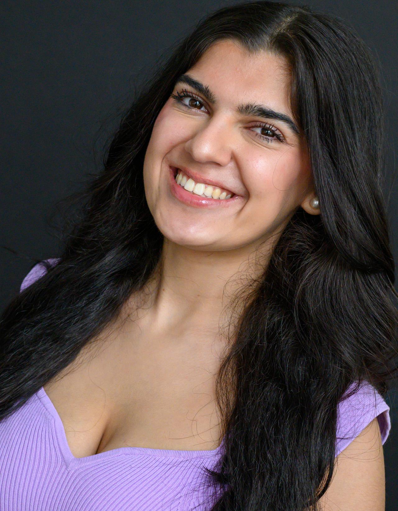 Sienna_Headshot_04-1