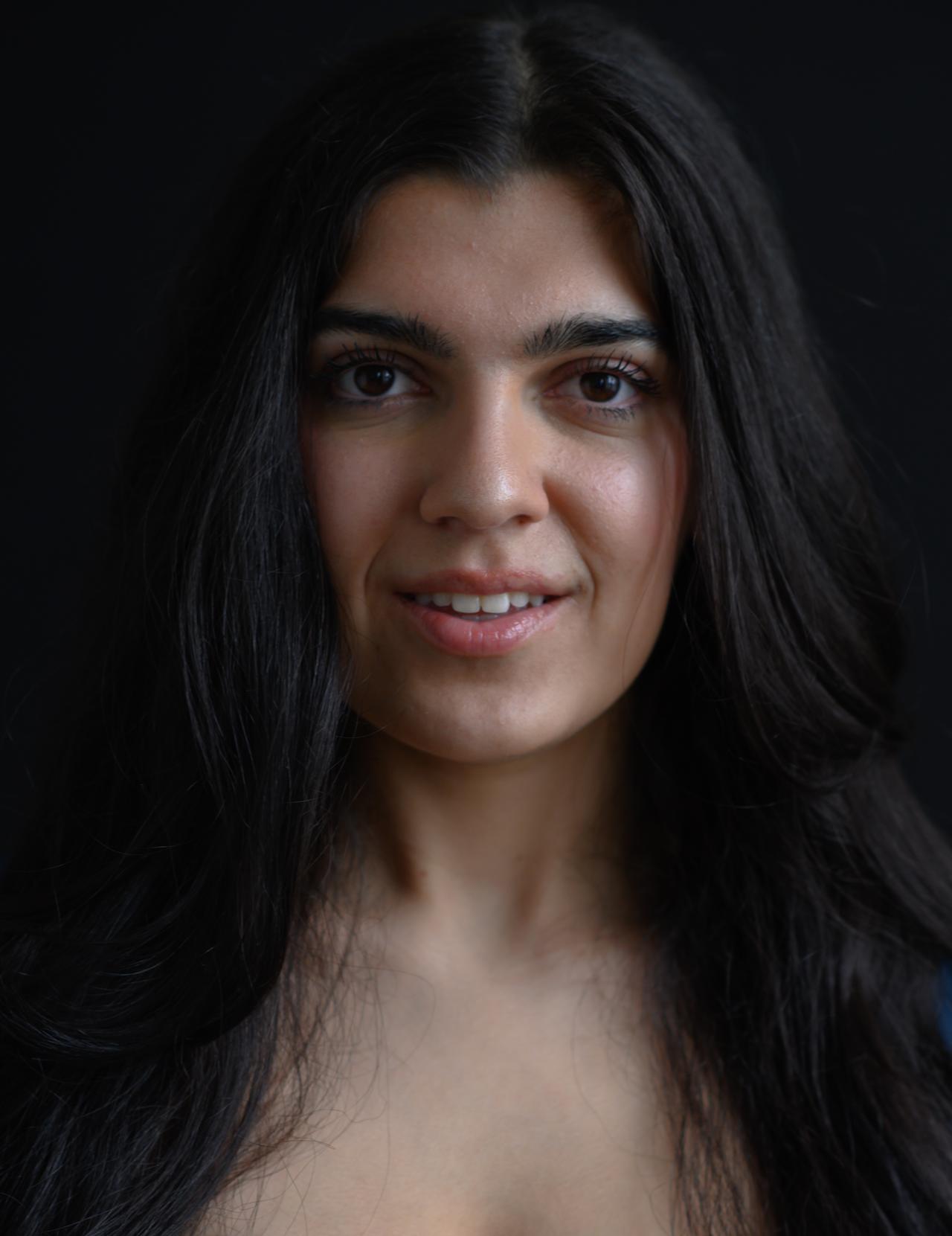 Sienna_Headshot_01-1