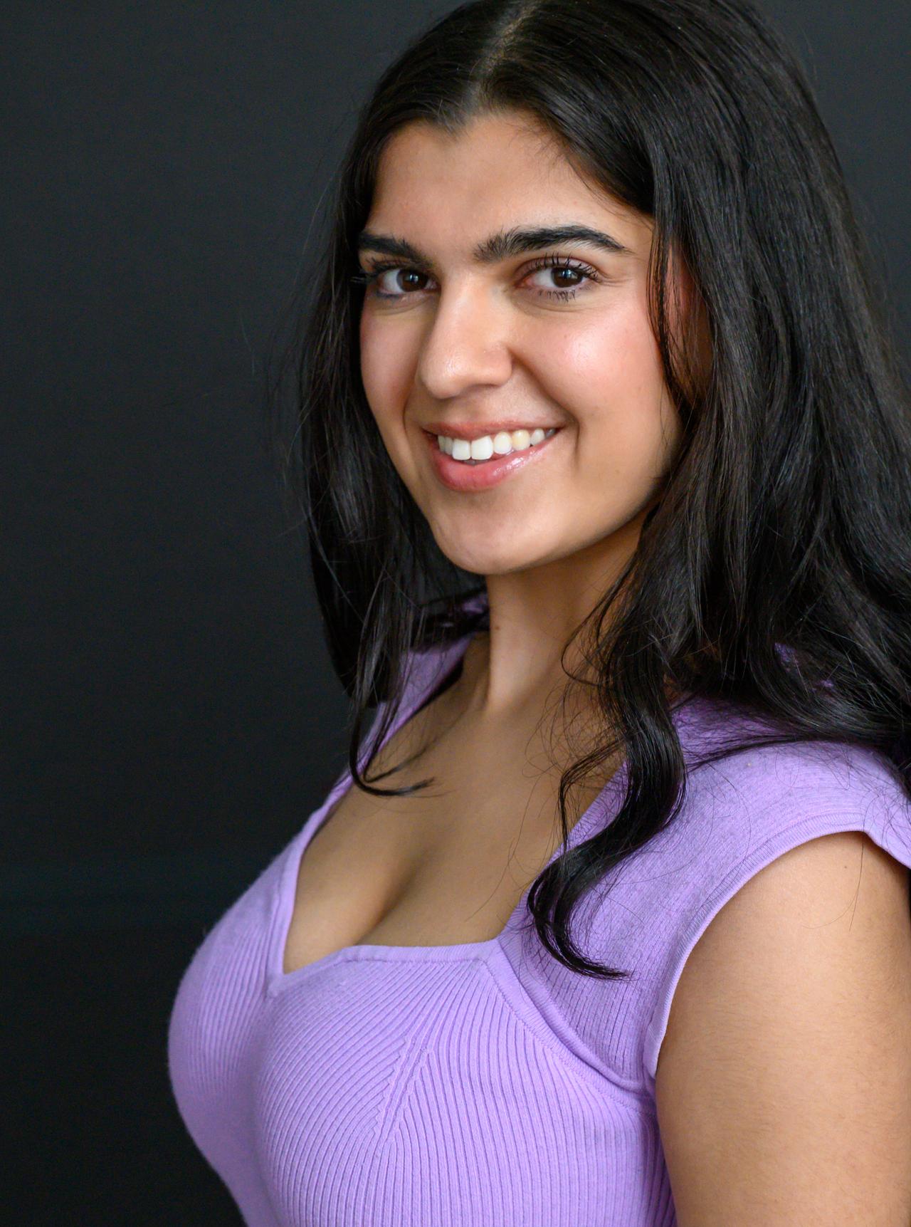 Sienna_Headshot_02-1