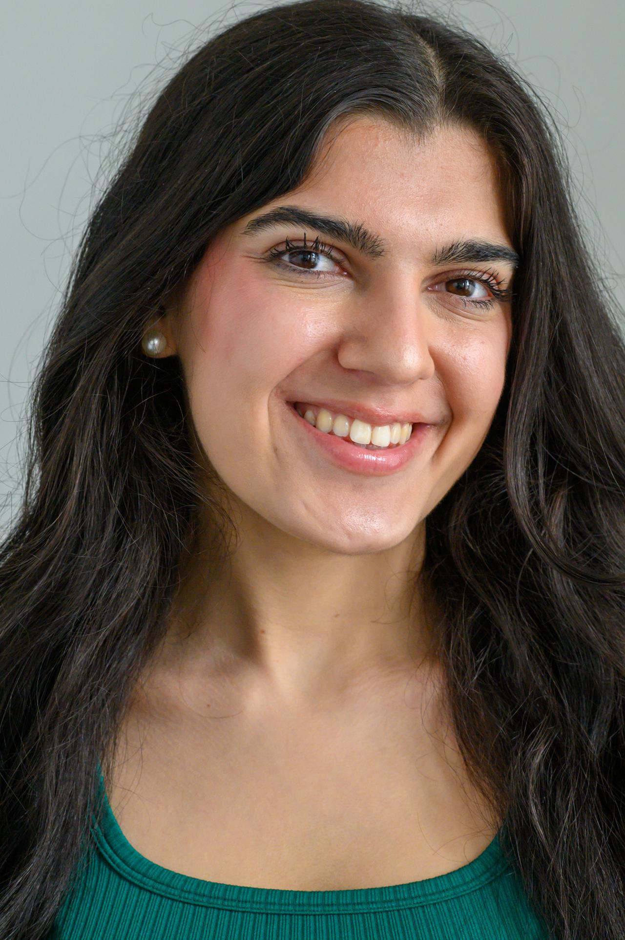 Sienna_Headshot_05-1