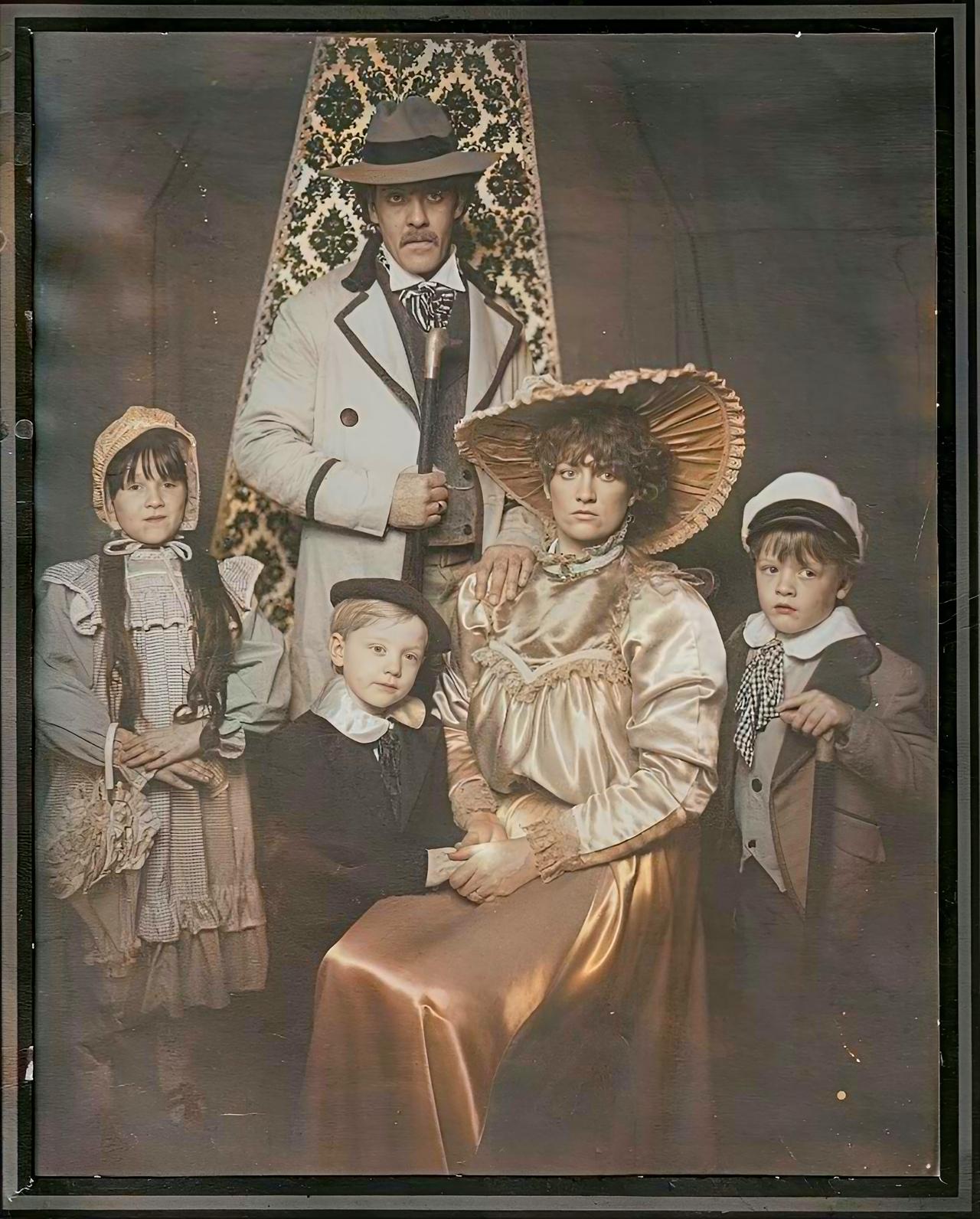 OLDFAMILYPHOTOFORPROCESSING