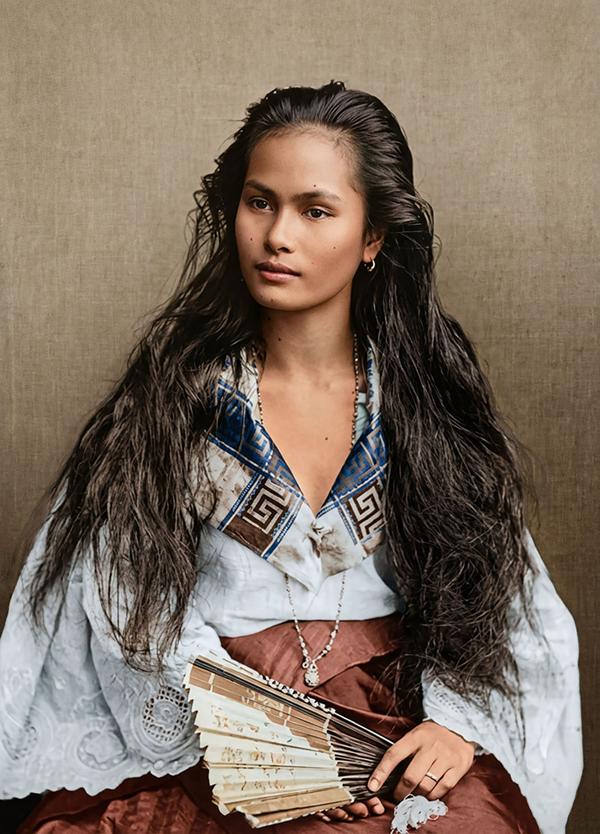 Totally restoration and coloring of woman portrait 