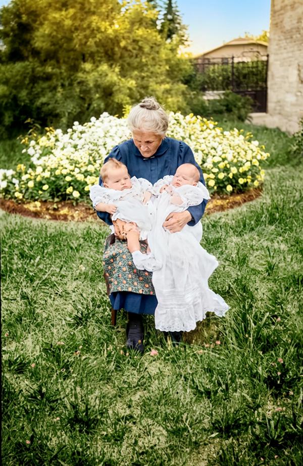 Totally restoration and coloring of old  family  image