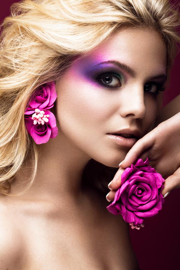 blonde-woman-with-creative-make-up-color-and-flowe-2022-05-09-22-44-30-utc