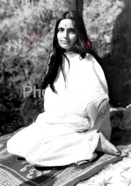 Anandamayi Ma - Sitting Turned Right