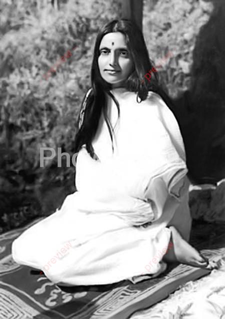 Anandamayi Ma - Sitting Turned Right 01