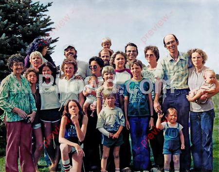 1982ish-07-Frost-reunion---Group-photo-with-Grandma-Carmel,-Uncle-Mike_s-family,-Uncle-Dan_s-family-and-our-family-2