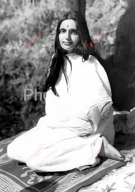 Anandamayi Ma - Sitting Turned Right