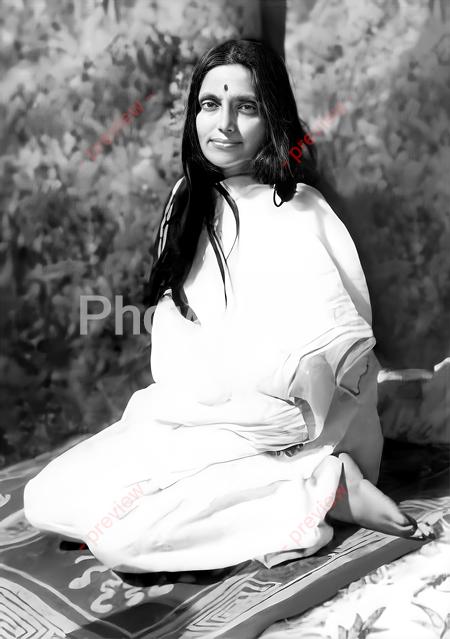 Anandamayi Ma - Sitting Turned Right