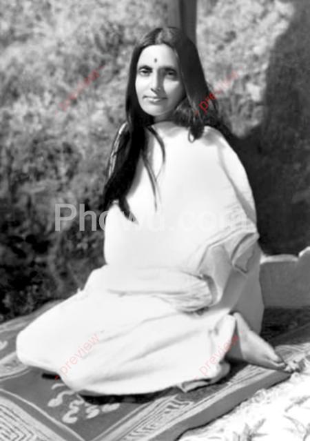 Anandamayi Ma - Sitting Turned Right_V3