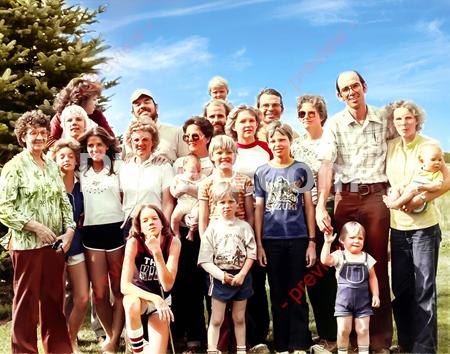 1982ish-07 Frost reunion - Group photo with Grandma Carmel, Uncle Mike_s family, Uncle Dan_s family and our family 2