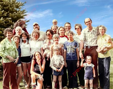 1982ish-07 Frost reunion - Group photo with Grandma Carmel, Uncle Mike_s family, Uncle Dan_s family and our family 2