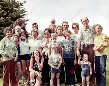 1982ish-07 Frost reunion - Group photo with Grandma Carmel, Uncle Mike_s family, Uncle Dan_s family and our family 2