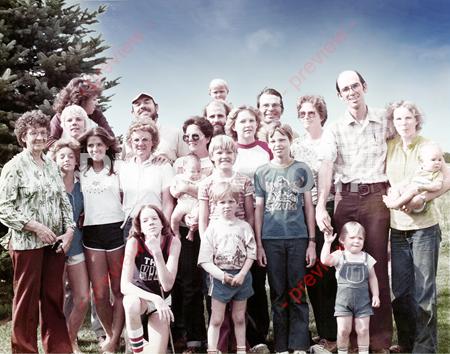 1982ish-07 Frost reunion - Group photo with Grandma Carmel, Uncle Mike_s family, Uncle Dan_s family and our family 2